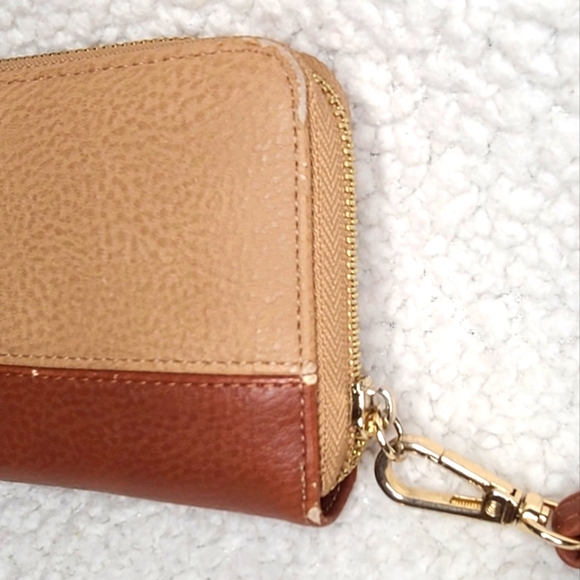 Steve Madden Leather Wallet with Wrist Strap - Picture 9 of 11